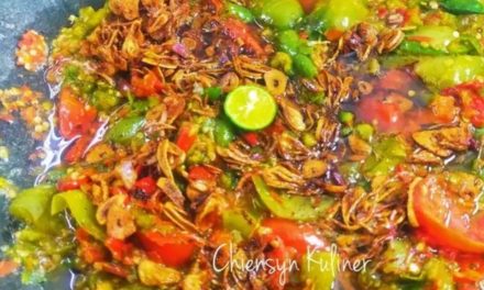 Mengenal Sambal Pecak: Perpaduan Pedas, Asam, Dan Segar