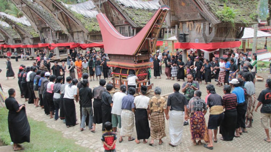 Tradisi Upacara Yang Berhubungan Dengan Rumah Adat Toraja