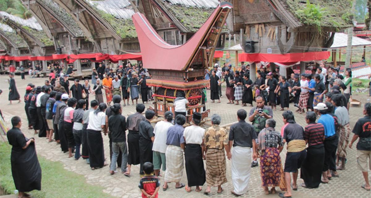 Tradisi Upacara Yang Berhubungan Dengan Rumah Adat Toraja