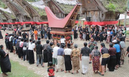 Tradisi Upacara Yang Berhubungan Dengan Rumah Adat Toraja