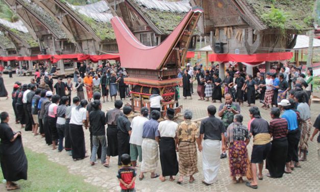 Tradisi Upacara Yang Berhubungan Dengan Rumah Adat Toraja