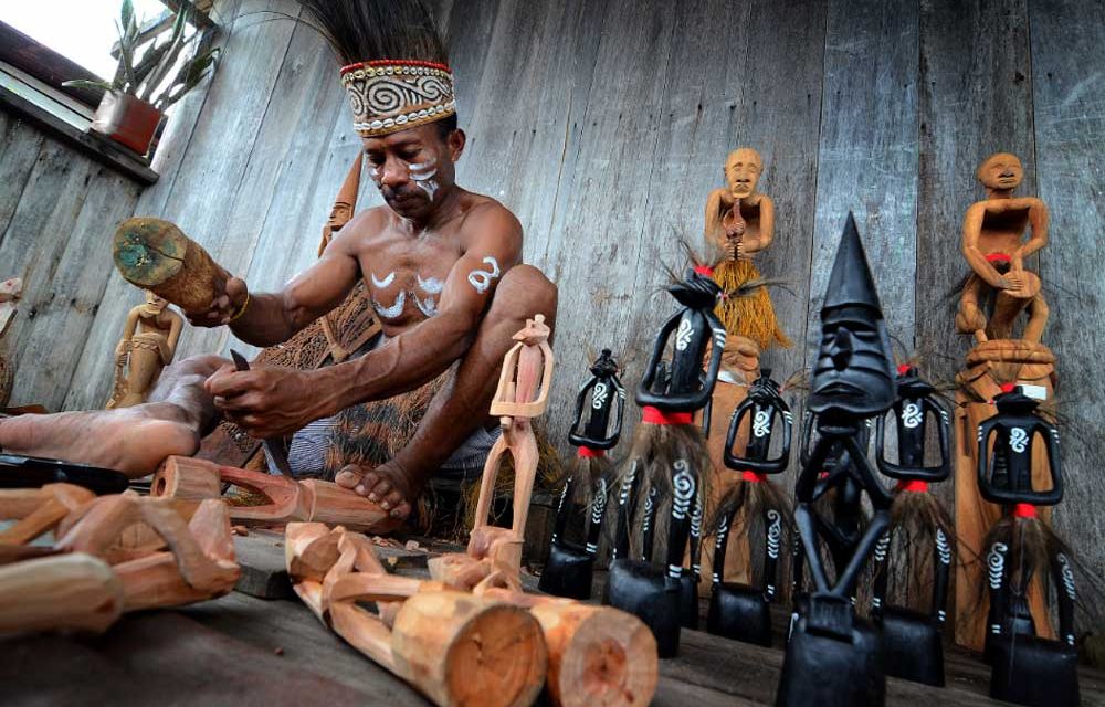 Suku Papua Dan Tradisi Leluhur Tetap Bertahan Saat Modernisasi