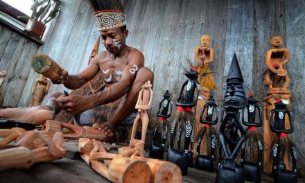 Suku Papua Dan Tradisi Leluhur Tetap Bertahan Saat Modernisasi