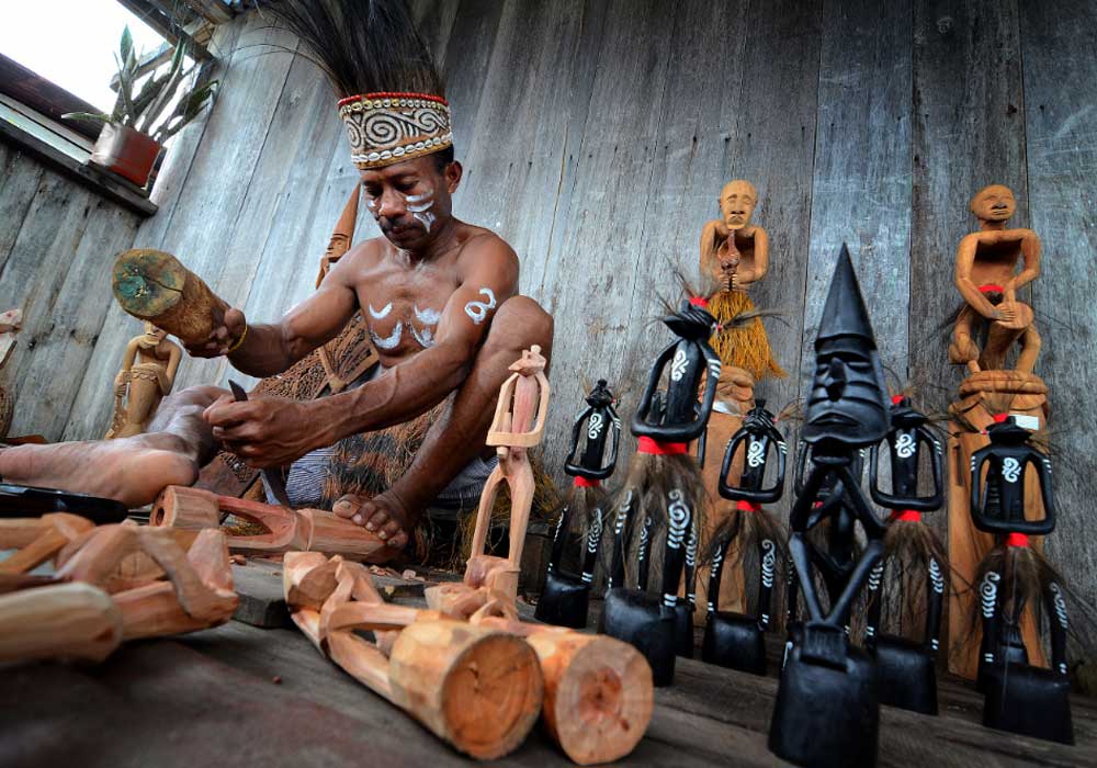 Suku Papua Dan Tradisi Leluhur Tetap Bertahan Saat Modernisasi
