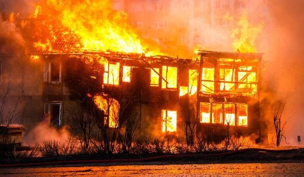 Kebakaran Rumah Akibat Kelalaian, Pelajaran Penting Masyarakat