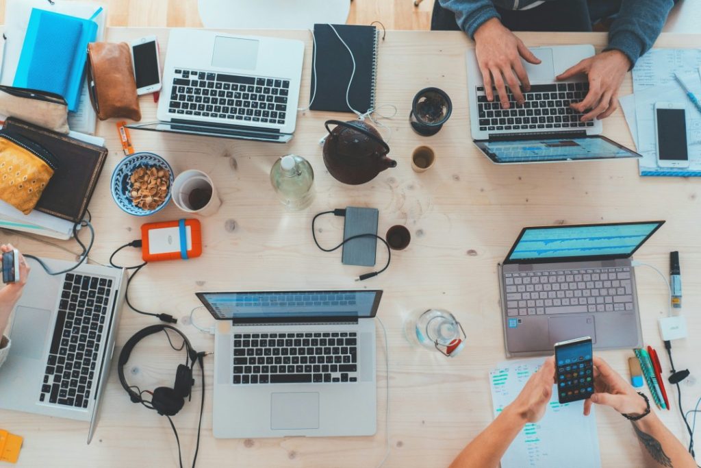 Cara Bekerja Digital Nomads Produktif Sambil Berkeliling Dunia