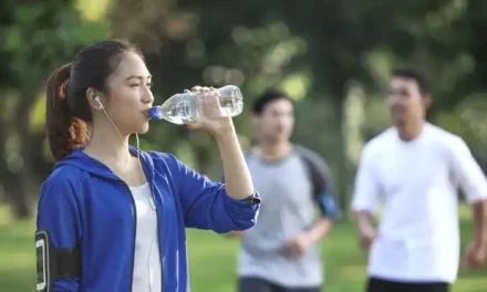 Minum Air Yang Cukup: Peran Cairan Bagi Aktivitas Dan Tubuh