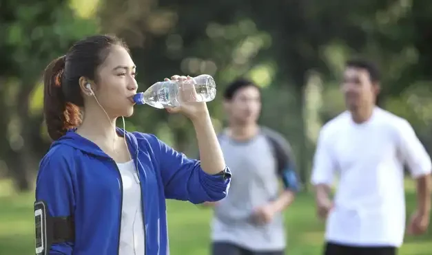 Minum Air Yang Cukup: Peran Cairan Bagi Aktivitas Dan Tubuh