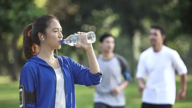 Minum Air Yang Cukup: Peran Cairan Bagi Aktivitas Dan Tubuh